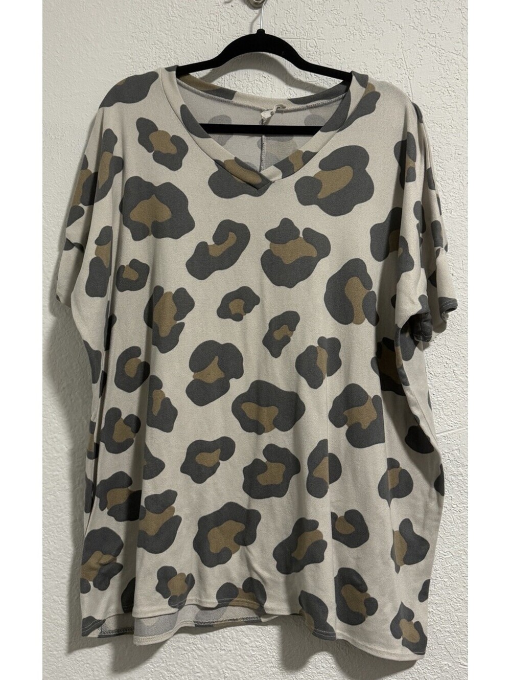 BOMBOM Animal Print Short Sleeve Sweater Top.